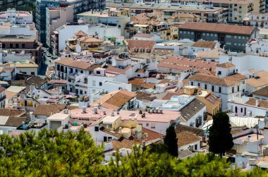 Velez Malaga, İspanya-24 Ağustos 2018 çatılar ve İspanyol şehri binalarda, Güney İspanya'nın karakteristik mimari cephe