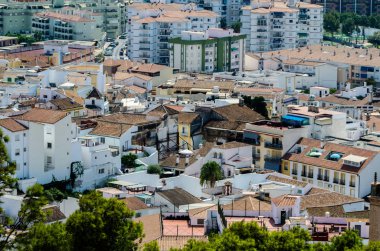 Velez Malaga, İspanya-24 Ağustos 2018 çatılar ve İspanyol şehri binalarda, Güney İspanya'nın karakteristik mimari cephe