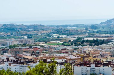 Velez Malaga, İspanya-24 Ağustos 2018 çatılar ve İspanyol şehri binalarda, Güney İspanya'nın karakteristik mimari cephe