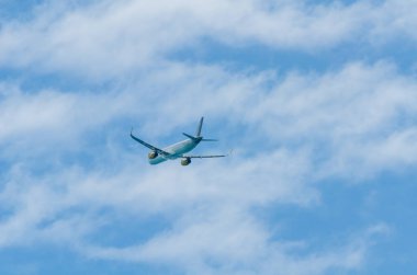 Malaga, İspanya - 25 Mayıs 2018 A yolcu uçağı kadar yükselen Malaga Havalimanından, Havacılık ve uzay sanayi