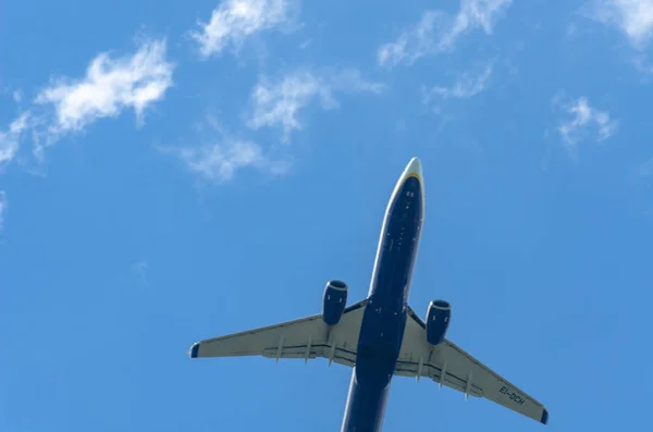 Malaga Espanha Maio 2018 Avião Passageiros Subindo Aeroporto Málaga Indústria — Fotografia de Stock