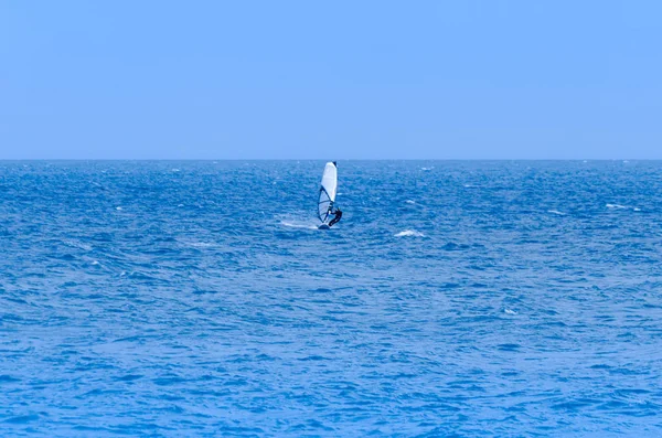 Malaga Espanha Maio 2018 Windurfer Tabuleiro Com Uma Vela Praticando — Fotografia de Stock