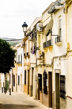 Baena, İspanya - 12 Eylül 2018 boş İspanyol sokaklarda Cordoba, eski Endülüs karakteristik mimarisi yanında küçük bir kasabasında