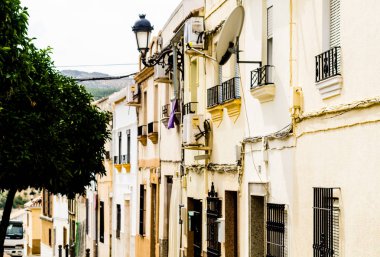 Baena, İspanya - 12 Eylül 2018 boş İspanyol sokaklarda Cordoba, eski Endülüs karakteristik mimarisi yanında küçük bir kasabasında