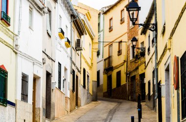 Baena, İspanya - 12 Eylül 2018 boş İspanyol sokaklarda Cordoba, eski Endülüs karakteristik mimarisi yanında küçük bir kasabasında