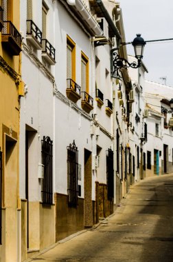 Baena, İspanya - 12 Eylül 2018 boş İspanyol sokaklarda Cordoba, eski Endülüs karakteristik mimarisi yanında küçük bir kasabasında
