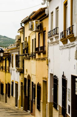 Baena, İspanya - 12 Eylül 2018 boş İspanyol sokaklarda Cordoba, eski Endülüs karakteristik mimarisi yanında küçük bir kasabasında
