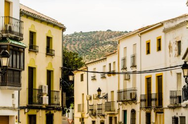 Baena, İspanya - 12 Eylül 2018 boş İspanyol sokaklarda Cordoba, eski Endülüs karakteristik mimarisi yanında küçük bir kasabasında