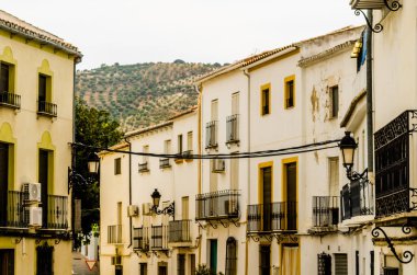 Baena, İspanya - 12 Eylül 2018 boş İspanyol sokaklarda Cordoba, eski Endülüs karakteristik mimarisi yanında küçük bir kasabasında