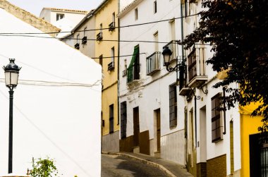 Baena, İspanya - 12 Eylül 2018 boş İspanyol sokaklarda Cordoba, eski Endülüs karakteristik mimarisi yanında küçük bir kasabasında