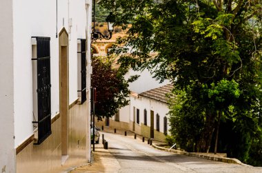Baena, İspanya - 12 Eylül 2018 boş İspanyol sokaklarda Cordoba, eski Endülüs karakteristik mimarisi yanında küçük bir kasabasında