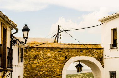 Baena, İspanya - 12 Eylül 2018 boş İspanyol sokaklarda Cordoba, eski Endülüs karakteristik mimarisi yanında küçük bir kasabasında