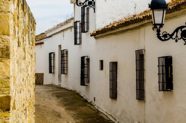 Baena, İspanya - 12 Eylül 2018 boş İspanyol sokaklarda Cordoba, eski Endülüs karakteristik mimarisi yanında küçük bir kasabasında