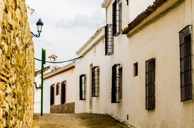 Baena, İspanya - 12 Eylül 2018 boş İspanyol sokaklarda Cordoba, eski Endülüs karakteristik mimarisi yanında küçük bir kasabasında