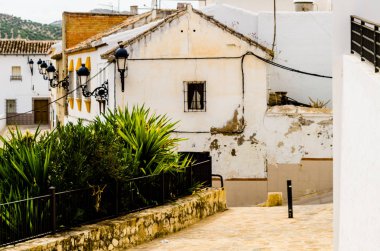 Baena, İspanya - 12 Eylül 2018 boş İspanyol sokaklarda Cordoba, eski Endülüs karakteristik mimarisi yanında küçük bir kasabasında