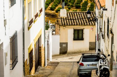 Baena, İspanya - 12 Eylül 2018 boş İspanyol sokaklarda Cordoba, eski Endülüs karakteristik mimarisi yanında küçük bir kasabasında