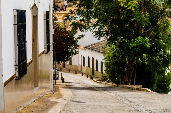 Baena, İspanya - 12 Eylül 2018 boş İspanyol sokaklarda Cordoba, eski Endülüs karakteristik mimarisi yanında küçük bir kasabasında