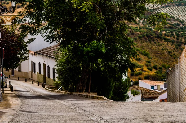 Baena, İspanya - 12 Eylül 2018 boş İspanyol sokaklarda Cordoba, eski Endülüs karakteristik mimarisi yanında küçük bir kasabasında