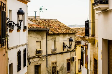 Baena, İspanya - 12 Eylül 2018 boş İspanyol sokaklarda Cordoba, eski Endülüs karakteristik mimarisi yanında küçük bir kasabasında