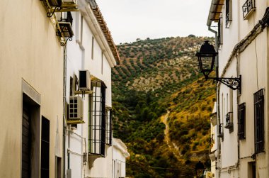 Baena, İspanya - 12 Eylül 2018 boş İspanyol sokaklarda Cordoba, eski Endülüs karakteristik mimarisi yanında küçük bir kasabasında