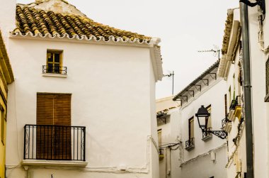 Baena, İspanya - 12 Eylül 2018 boş İspanyol sokaklarda Cordoba, eski Endülüs karakteristik mimarisi yanında küçük bir kasabasında