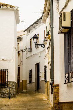 Baena, İspanya - 12 Eylül 2018 boş İspanyol sokaklarda Cordoba, eski Endülüs karakteristik mimarisi yanında küçük bir kasabasında