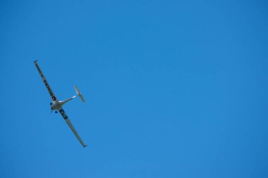 Torre Del Mar, İspanya - 29 Temmuz 2018 uçakları uçan plaj bir sahil kasabasında, Andalusia içinde airshow akrobasi üzerinden