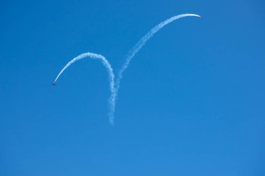 Torre Del Mar, İspanya - 29 Temmuz 2018 uçakları uçan plaj bir sahil kasabasında, Andalusia içinde airshow akrobasi üzerinden