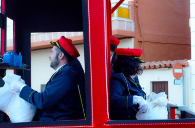 Velez Malaga, İspanya - 5 Ocak 2018 geçit Epiphany tatil vesilesiyle Malaga Eyaleti, tatil günü, alayı