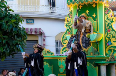 Velez Malaga, İspanya - 5 Ocak 2018 geçit Epiphany tatil vesilesiyle Malaga Eyaleti, tatil günü, alayı