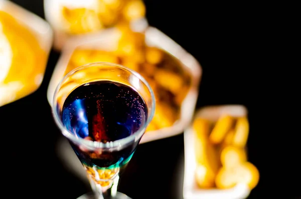 Smakelijke Kleurrijke Dranken Basis Van Diverse Alcoholen Siropen Likeuren Unieke — Stockfoto