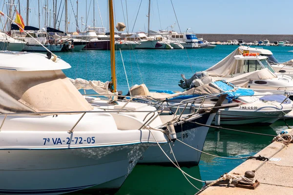 Fuengirola Spanje April 2018 Mooie Jachthaven Met Luxe Jachten Motorboten — Stockfoto