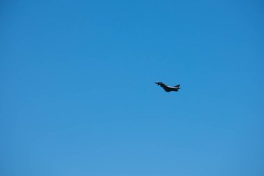 Torre Del Mar, İspanya - 29 Temmuz 2018 uçakları uçan plaj bir sahil kasabasında, Andalusia içinde airshow akrobasi üzerinden