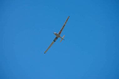 Torre Del Mar, İspanya - 29 Temmuz 2018 uçakları uçan plaj bir sahil kasabasında, Andalusia içinde airshow akrobasi üzerinden