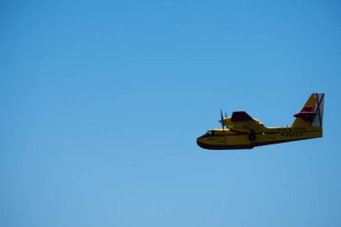 Torre Del Mar, İspanya - 29 Temmuz 2018 uçakları uçan plaj bir sahil kasabasında, Andalusia içinde airshow akrobasi üzerinden