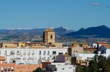 Vera, İspanya - Almeria, eski Endülüs karakteristik mimarisi yanında eski bir İspanyol şehir panoraması 25 Ocak 2019 A