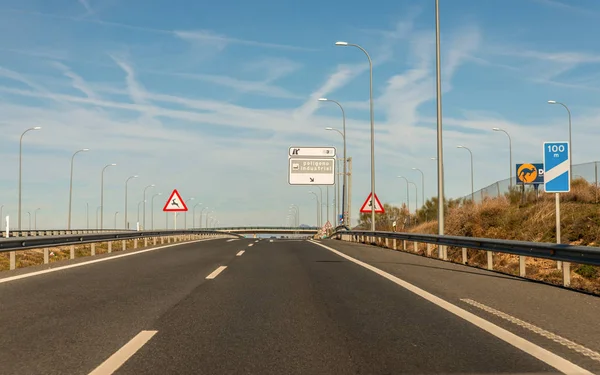 グラナダ スペイン スペイン ヨーロッパ道路インフラでグラナダの都市高速道路 2018 — ストック写真