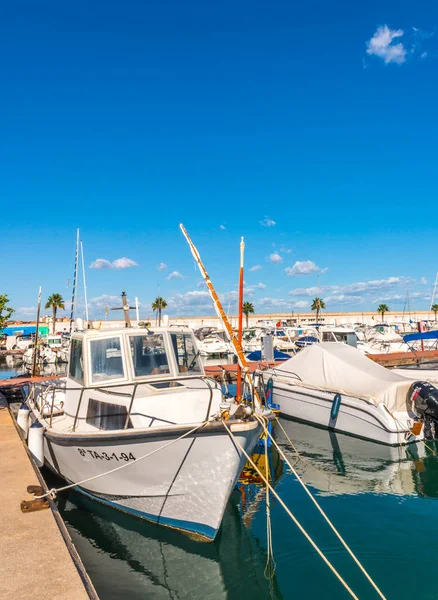 Torredembarra Spanien September 2017 Vackra Småbåtshamn Med Lyxbåtar Och Motorbåtar — Stockfoto