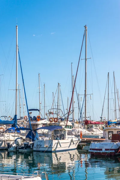 Torredembarra Espanha Setembro 2017 Uma Bela Marina Com Iates Luxo — Fotografia de Stock