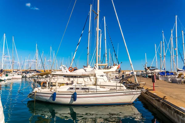 Torredembarra Espanha Setembro 2017 Uma Bela Marina Com Iates Luxo — Fotografia de Stock