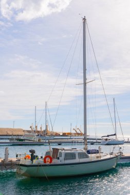 Garrucha, İspanya - 23 Ocak 2019 A güzel marina lüks yatların ve motorlu tekneler, turistik sahil kasaba Garrucha