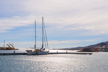 Garrucha, İspanya - 23 Ocak 2019 A güzel marina lüks yatların ve motorlu tekneler, turistik sahil kasaba Garrucha