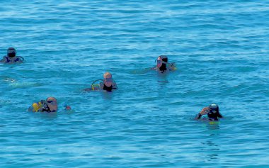 İllüstrasyon dalgıç wetsuits mavi su İspanyol Bay, sulu boya, boya