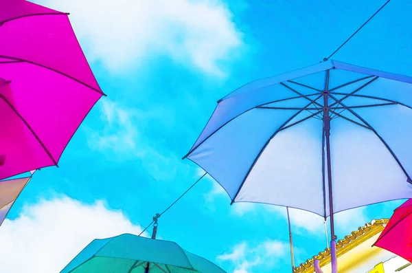 Parapluies Colorés Décoration Urbaine Rue Parapluies Suspendus Colorés Sur Ciel — Photo