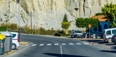 Antas, İspanya - 26 Ocak 2019 boş İspanyol sokaklarda Almeria, eski Endülüs karakteristik mimarisi yanında küçük bir kasabasında