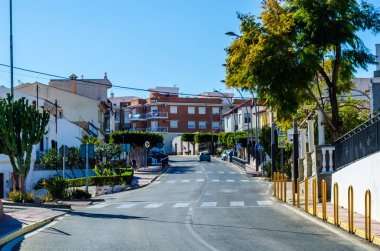 Antas, İspanya - 26 Ocak 2019 boş İspanyol sokaklarda Almeria, eski Endülüs karakteristik mimarisi yanında küçük bir kasabasında