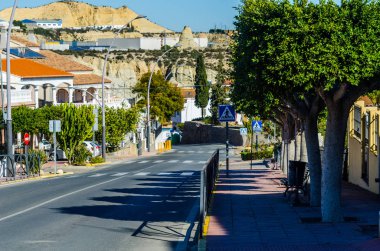 Antas, İspanya - 26 Ocak 2019 boş İspanyol sokaklarda Almeria, eski Endülüs karakteristik mimarisi yanında küçük bir kasabasında