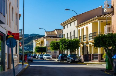 Antas, İspanya - 26 Ocak 2019 boş İspanyol sokaklarda Almeria, eski Endülüs karakteristik mimarisi yanında küçük bir kasabasında