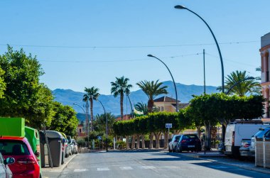 Antas, İspanya - 26 Ocak 2019 boş İspanyol sokaklarda Almeria, eski Endülüs karakteristik mimarisi yanında küçük bir kasabasında