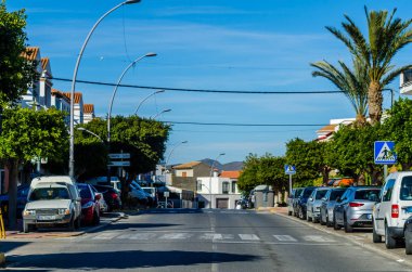 Antas, İspanya - 26 Ocak 2019 boş İspanyol sokaklarda Almeria, eski Endülüs karakteristik mimarisi yanında küçük bir kasabasında